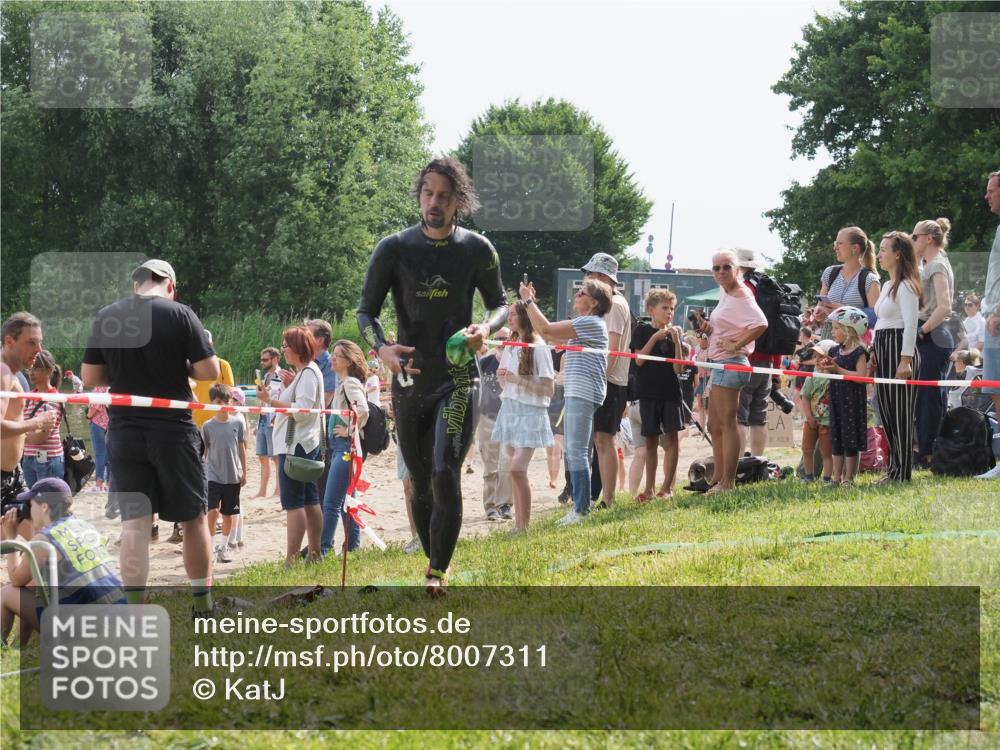 15.06.2025 - 27. Vierlanden-Triathlon KatJ http://msf.ph/oto/8007311 15.06.2025 10:06:09 Schwimmen 362, 369, 372, 381, 410, 418, 448 meine-sportfotos.de