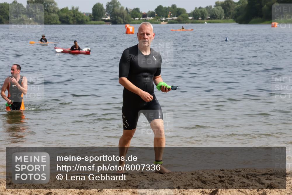 15.06.2025 - 27. Vierlanden-Triathlon Lena Gebhardt http://msf.ph/oto/8007336 15.06.2025 10:05:16 Schwimmen 364, 382, 384, 393, 402, 409, 422, 456 meine-sportfotos.de
