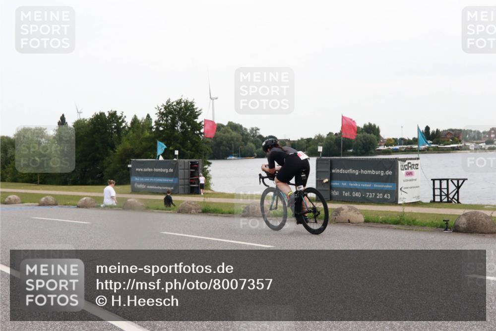 15.06.2025 - 27. Vierlanden-Triathlon H.Heesch http://msf.ph/oto/8007357 15.06.2025 10:42:40 Radfahren 199 meine-sportfotos.de