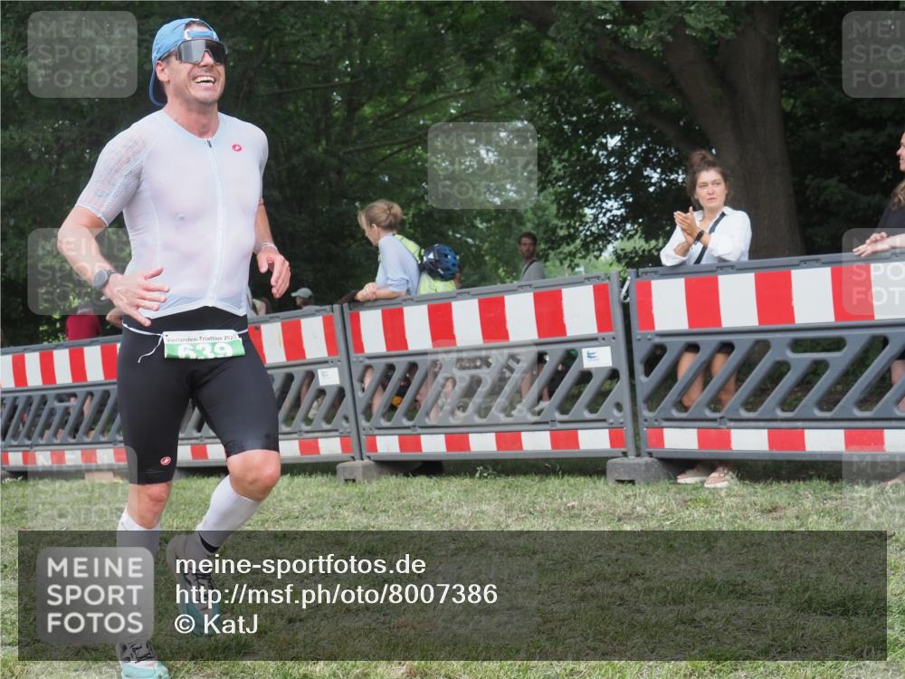21.06.2025 - 27. Vierlanden-Triathlon KatJ http://msf.ph/oto/8007386 15.06.2025 13:00:44 Ziel 638, 639 meine-sportfotos.de