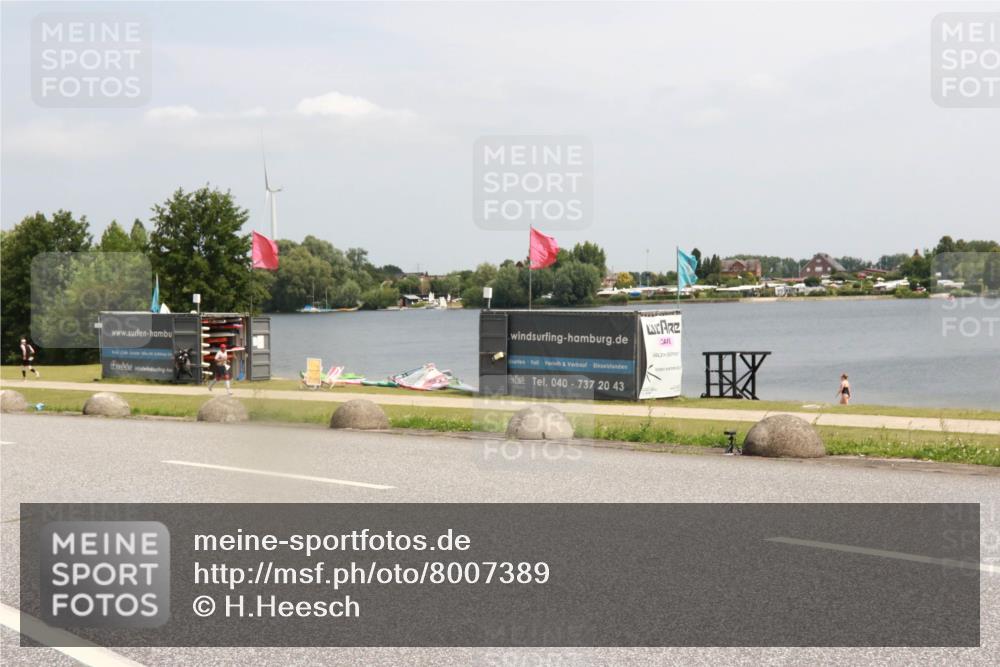 21.06.2025 - 27. Vierlanden-Triathlon H.Heesch http://msf.ph/oto/8007389 15.06.2025 12:00:07 Radfahren 776, 825 meine-sportfotos.de