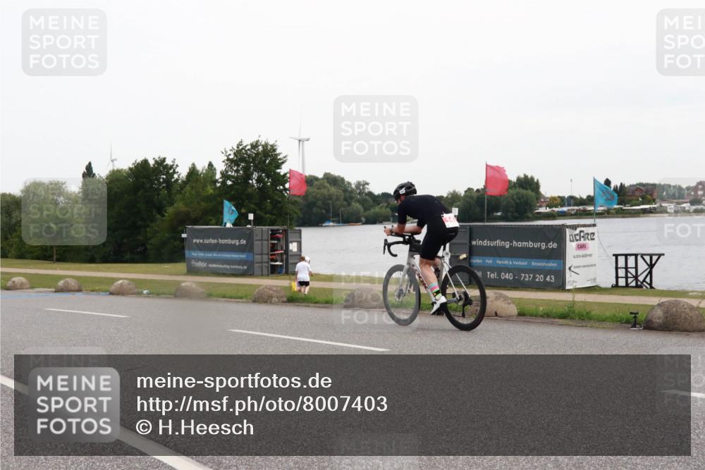 15.06.2025 - 27. Vierlanden-Triathlon H.Heesch http://msf.ph/oto/8007403 15.06.2025 10:42:51 Radfahren 115, 147, 347, 1399 meine-sportfotos.de