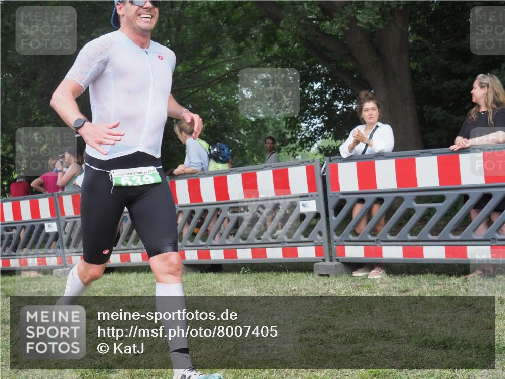 21.06.2025 - 27. Vierlanden-Triathlon KatJ http://msf.ph/oto/8007405 15.06.2025 13:00:44 Ziel 638, 639 meine-sportfotos.de
