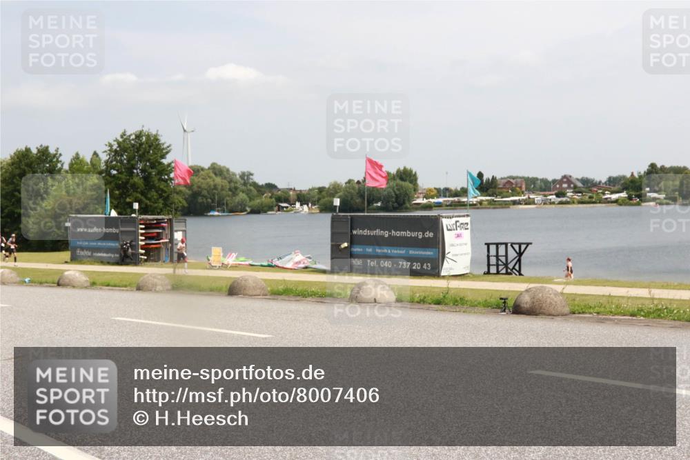21.06.2025 - 27. Vierlanden-Triathlon H.Heesch http://msf.ph/oto/8007406 15.06.2025 12:00:08 Radfahren 776, 825 meine-sportfotos.de