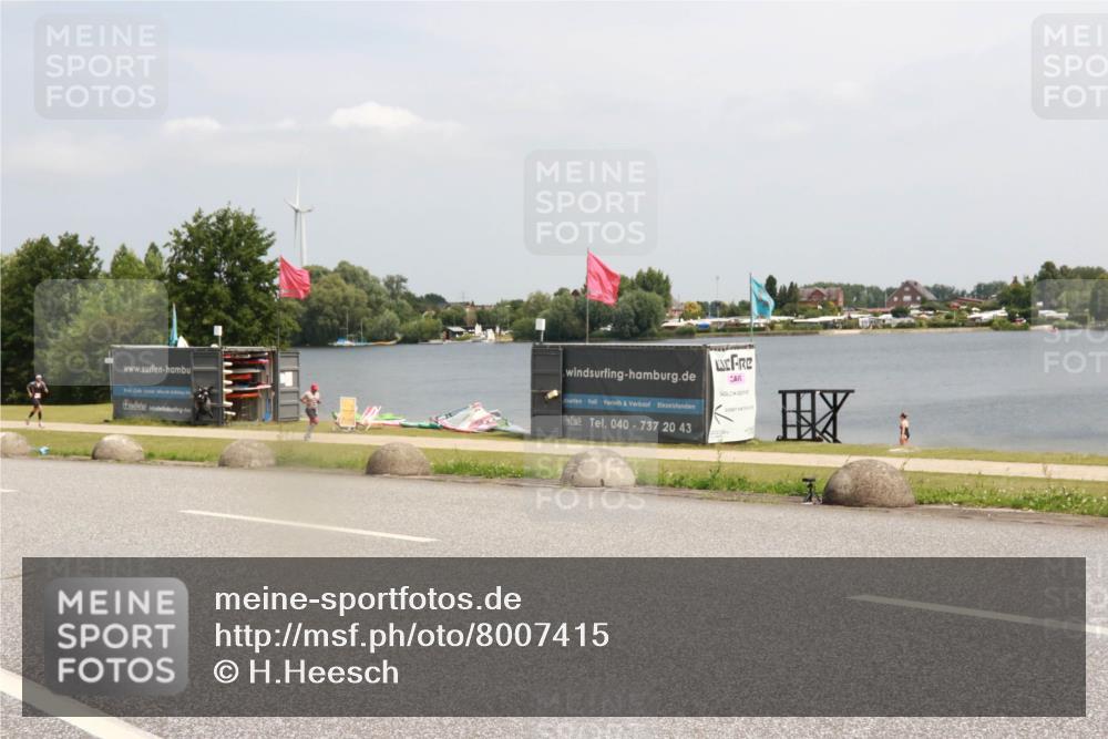 21.06.2025 - 27. Vierlanden-Triathlon H.Heesch http://msf.ph/oto/8007415 15.06.2025 12:00:08 Radfahren 776, 825 meine-sportfotos.de