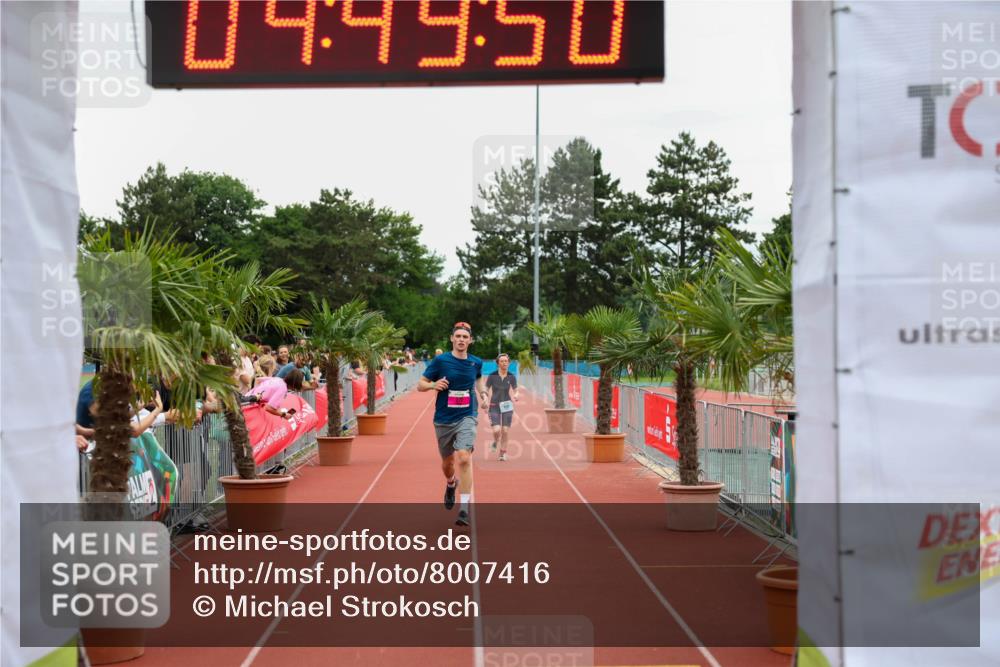 15.06.2025 - 7 Türme Triathlon Michael Strokosch http://msf.ph/oto/8007416 15.06.2025 14:49:50 Ziel 277 meine-sportfotos.de