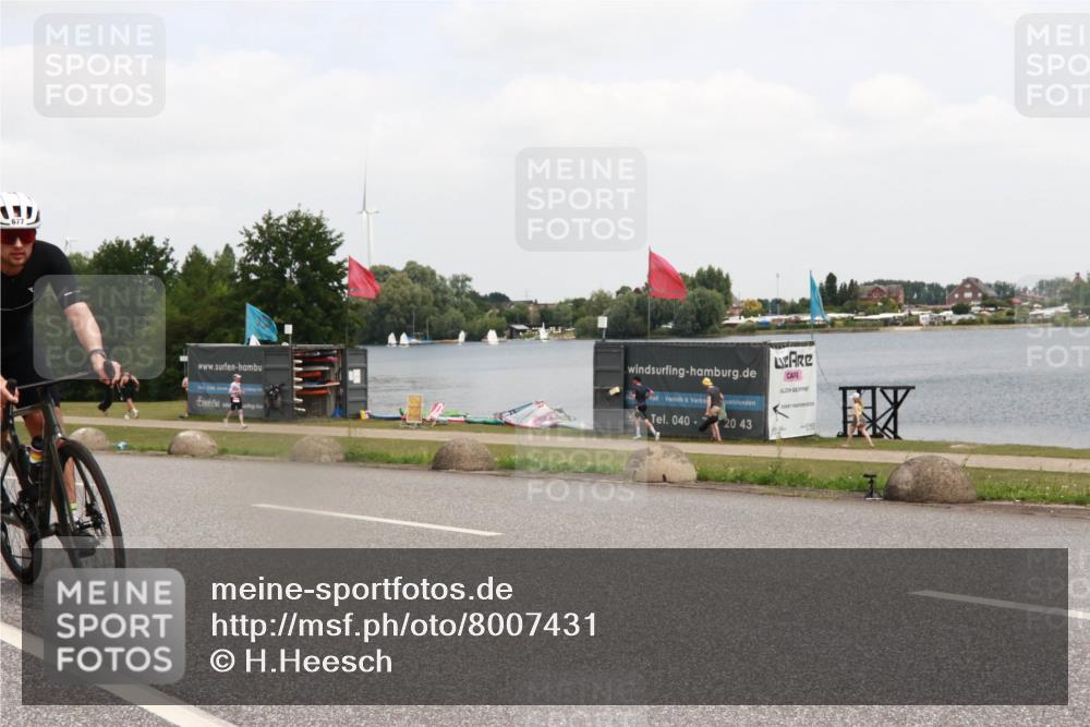 21.06.2025 - 27. Vierlanden-Triathlon H.Heesch http://msf.ph/oto/8007431 15.06.2025 12:08:43 Radfahren 677, 774, 878, 979, 994, 995, 996, 997, 998 meine-sportfotos.de