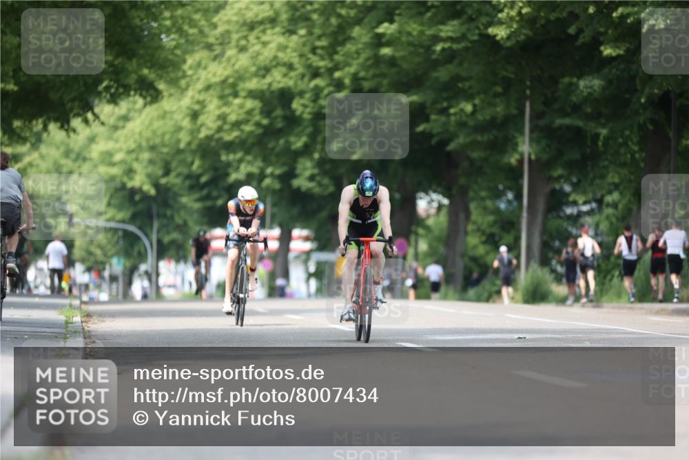 15.06.2025 - 7 Türme Triathlon Yannick Fuchs http://msf.ph/oto/8007434 15.06.2025 13:21:19 Radfahren 671, 817 meine-sportfotos.de