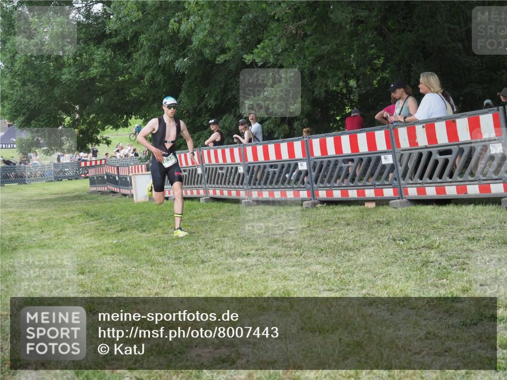 21.06.2025 - 27. Vierlanden-Triathlon KatJ http://msf.ph/oto/8007443 15.06.2025 13:00:52 Ziel 638 meine-sportfotos.de