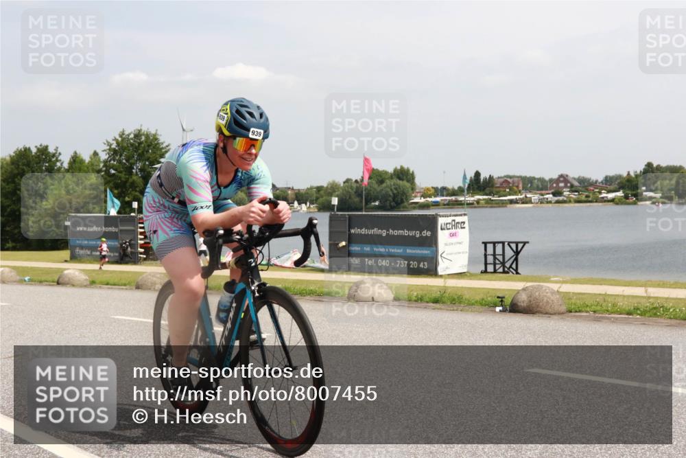 21.06.2025 - 27. Vierlanden-Triathlon H.Heesch http://msf.ph/oto/8007455 15.06.2025 12:00:22 Radfahren 939 meine-sportfotos.de