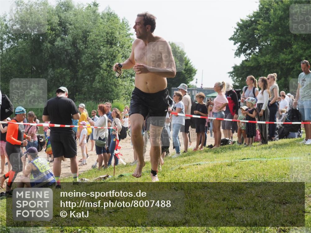15.06.2025 - 27. Vierlanden-Triathlon KatJ http://msf.ph/oto/8007488 15.06.2025 10:06:12 Schwimmen 362, 369, 370, 381, 418, 448, 455 meine-sportfotos.de
