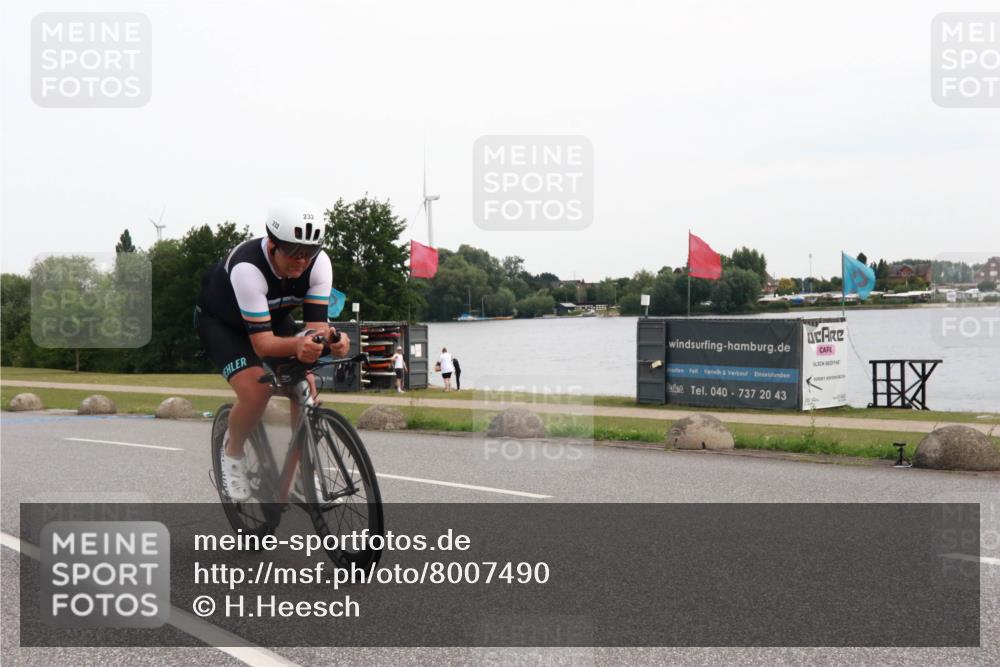 15.06.2025 - 27. Vierlanden-Triathlon H.Heesch http://msf.ph/oto/8007490 15.06.2025 10:43:43 Radfahren 41, 232, 324 meine-sportfotos.de