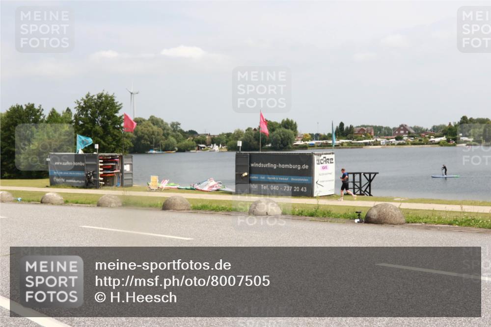 21.06.2025 - 27. Vierlanden-Triathlon H.Heesch http://msf.ph/oto/8007505 15.06.2025 12:00:41 Radfahren 199, 204, 966 meine-sportfotos.de