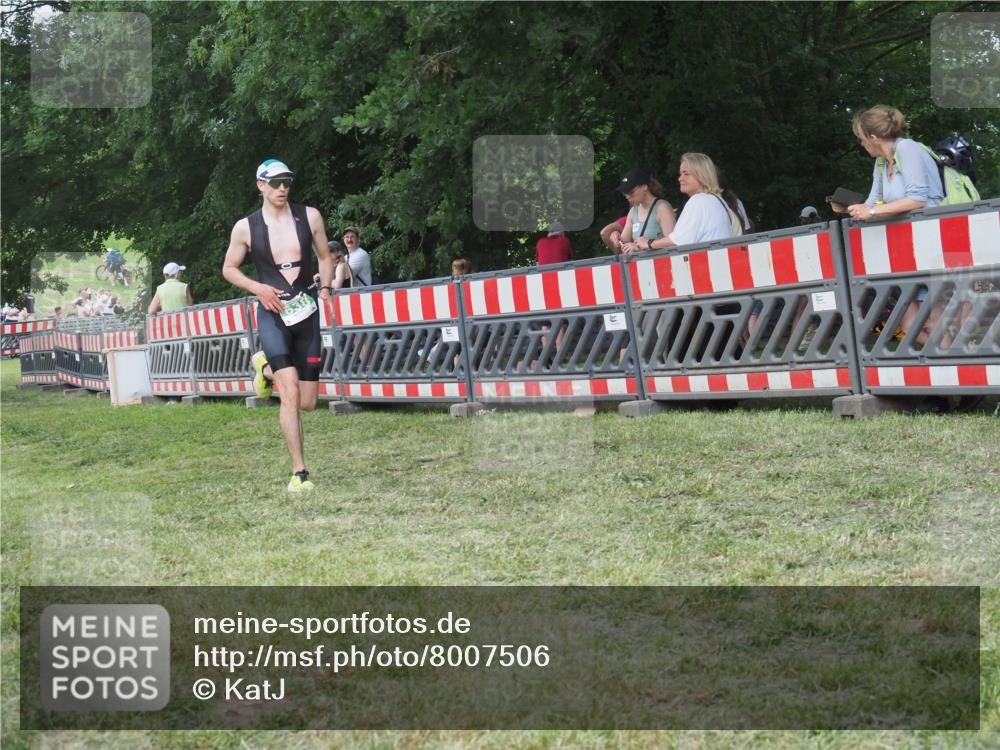 21.06.2025 - 27. Vierlanden-Triathlon KatJ http://msf.ph/oto/8007506 15.06.2025 13:00:52 Ziel 638 meine-sportfotos.de