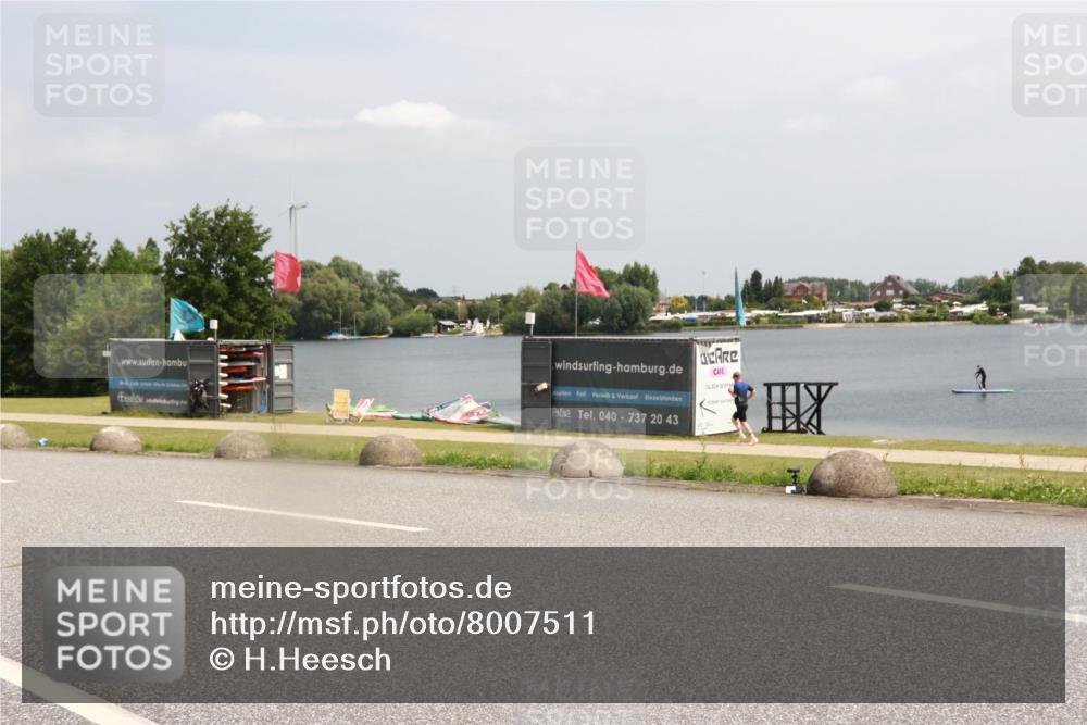 21.06.2025 - 27. Vierlanden-Triathlon H.Heesch http://msf.ph/oto/8007511 15.06.2025 12:00:41 Radfahren 199, 204, 966 meine-sportfotos.de