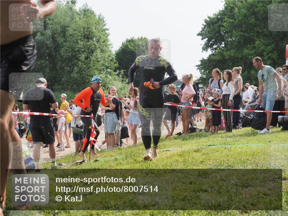 15.06.2025 - 27. Vierlanden-Triathlon KatJ http://msf.ph/oto/8007514 15.06.2025 10:06:13 Schwimmen 362, 369, 370, 381, 418, 448, 455 meine-sportfotos.de