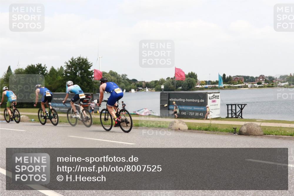 21.06.2025 - 27. Vierlanden-Triathlon H.Heesch http://msf.ph/oto/8007525 15.06.2025 12:08:45 Radfahren 677, 774, 878, 979, 994, 995, 996, 997, 998, 1009, 1010, 1011, 1013 meine-sportfotos.de