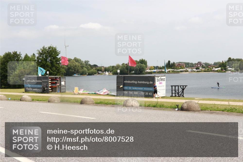 21.06.2025 - 27. Vierlanden-Triathlon H.Heesch http://msf.ph/oto/8007528 15.06.2025 12:00:42 Radfahren 199, 204, 966 meine-sportfotos.de