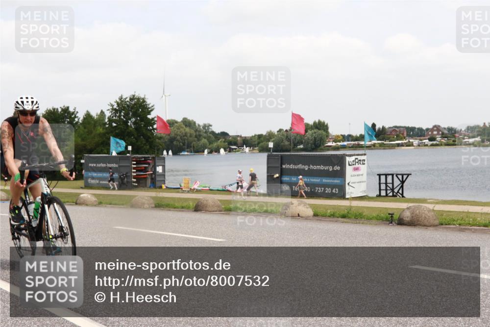 21.06.2025 - 27. Vierlanden-Triathlon H.Heesch http://msf.ph/oto/8007532 15.06.2025 12:08:48 Radfahren 677, 774, 926, 979, 994, 995, 996, 997, 998, 1009, 1010, 1011, 1012, 1013 meine-sportfotos.de