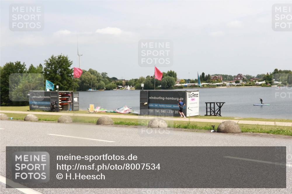 21.06.2025 - 27. Vierlanden-Triathlon H.Heesch http://msf.ph/oto/8007534 15.06.2025 12:00:42 Radfahren 199, 204, 966 meine-sportfotos.de