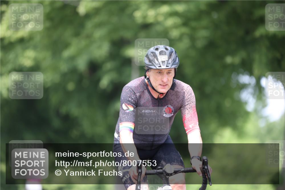 15.06.2025 - 7 Türme Triathlon Yannick Fuchs http://msf.ph/oto/8007553 15.06.2025 13:21:26 Radfahren 369, 484, 671 meine-sportfotos.de