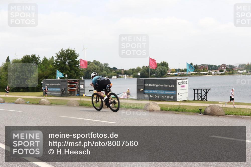 21.06.2025 - 27. Vierlanden-Triathlon H.Heesch http://msf.ph/oto/8007560 15.06.2025 12:08:52 Radfahren 744, 926, 1009, 1010, 1011, 1012, 1013 meine-sportfotos.de