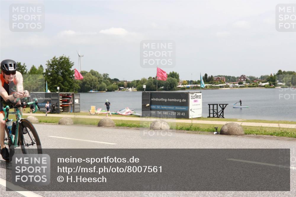 21.06.2025 - 27. Vierlanden-Triathlon H.Heesch http://msf.ph/oto/8007561 15.06.2025 12:00:51 Radfahren 650, 745, 879, 929 meine-sportfotos.de