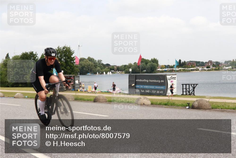 21.06.2025 - 27. Vierlanden-Triathlon H.Heesch http://msf.ph/oto/8007579 15.06.2025 12:09:05 Radfahren 838, 889 meine-sportfotos.de