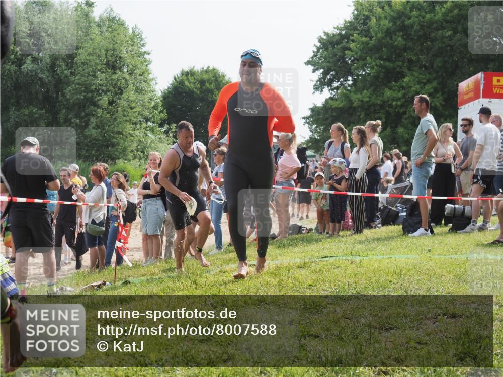 15.06.2025 - 27. Vierlanden-Triathlon KatJ http://msf.ph/oto/8007588 15.06.2025 10:06:15 Schwimmen 362, 369, 370, 381, 418, 448, 455 meine-sportfotos.de