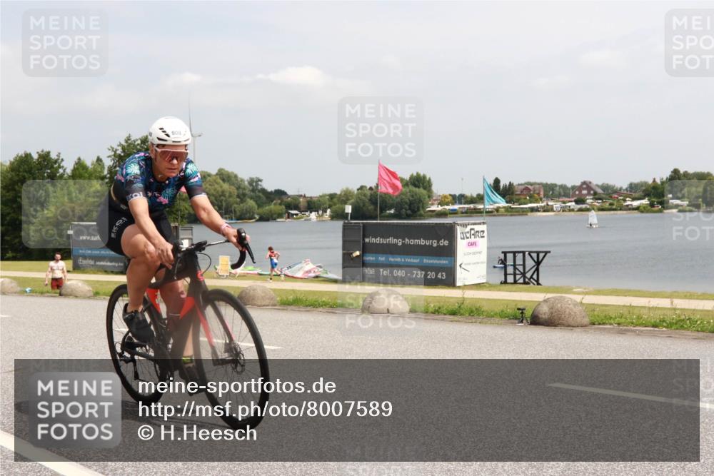 21.06.2025 - 27. Vierlanden-Triathlon H.Heesch http://msf.ph/oto/8007589 15.06.2025 12:01:14 Radfahren 863, 908, 909, 967, 970 meine-sportfotos.de