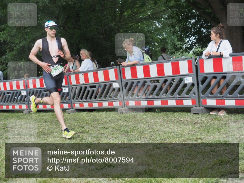 21.06.2025 - 27. Vierlanden-Triathlon KatJ http://msf.ph/oto/8007594 15.06.2025 13:00:53 Ziel 638 meine-sportfotos.de
