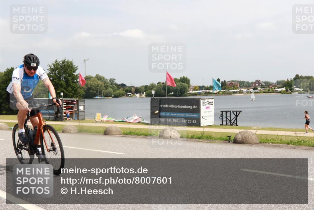 21.06.2025 - 27. Vierlanden-Triathlon H.Heesch http://msf.ph/oto/8007601 15.06.2025 12:01:16 Radfahren 863, 908, 967, 970 meine-sportfotos.de