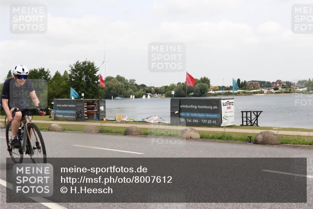 21.06.2025 - 27. Vierlanden-Triathlon H.Heesch http://msf.ph/oto/8007612 15.06.2025 12:09:20 Radfahren 692, 834, 895, 923 meine-sportfotos.de