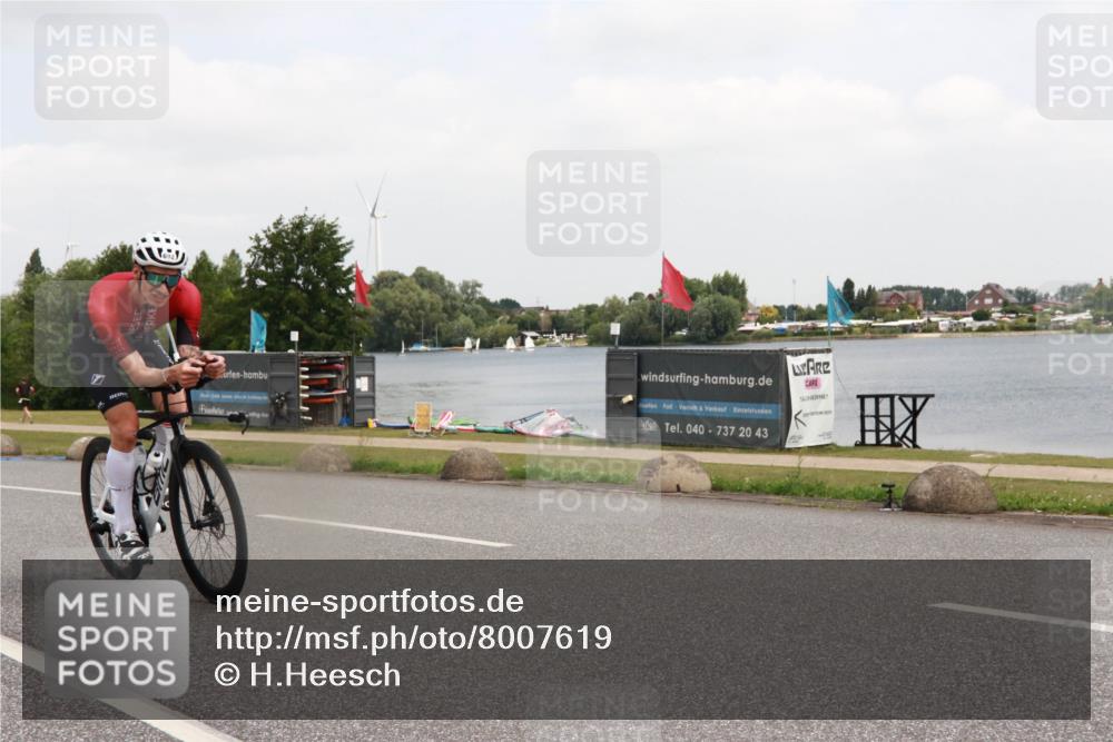 21.06.2025 - 27. Vierlanden-Triathlon H.Heesch http://msf.ph/oto/8007619 15.06.2025 12:09:21 Radfahren 692, 834, 895, 923 meine-sportfotos.de