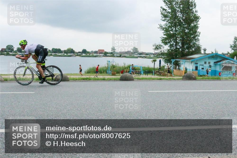 21.06.2025 - 27. Vierlanden-Triathlon H.Heesch http://msf.ph/oto/8007625 15.06.2025 13:25:35 Radfahren 1253, 1267 meine-sportfotos.de