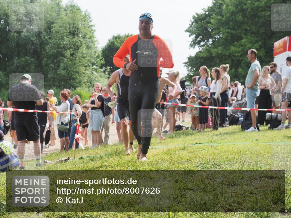 15.06.2025 - 27. Vierlanden-Triathlon KatJ http://msf.ph/oto/8007626 15.06.2025 10:06:16 Schwimmen 362, 369, 370, 381, 418, 447, 448, 455 meine-sportfotos.de