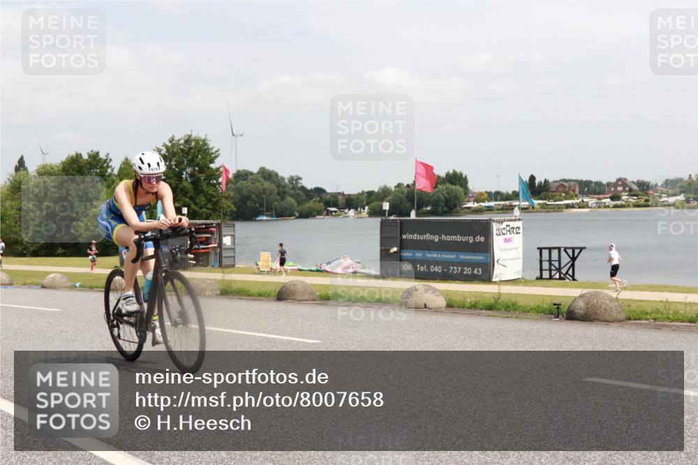 21.06.2025 - 27. Vierlanden-Triathlon H.Heesch http://msf.ph/oto/8007658 15.06.2025 12:02:10 Radfahren 960 meine-sportfotos.de
