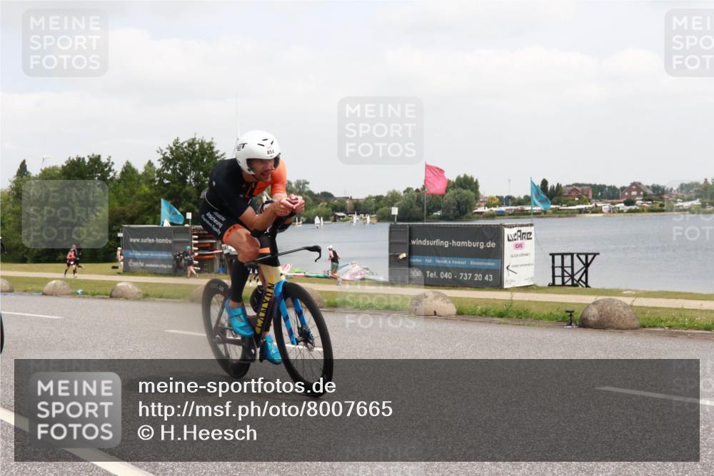 21.06.2025 - 27. Vierlanden-Triathlon H.Heesch http://msf.ph/oto/8007665 15.06.2025 12:09:39 Radfahren 854, 955, 965 meine-sportfotos.de