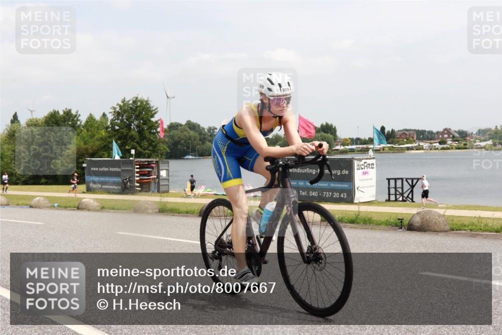 21.06.2025 - 27. Vierlanden-Triathlon H.Heesch http://msf.ph/oto/8007667 15.06.2025 12:02:11 Radfahren 960 meine-sportfotos.de