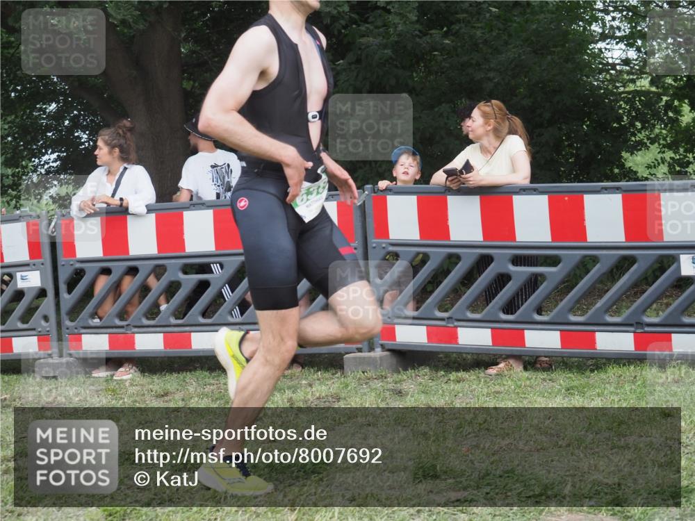 21.06.2025 - 27. Vierlanden-Triathlon KatJ http://msf.ph/oto/8007692 15.06.2025 13:00:54 Ziel 638 meine-sportfotos.de