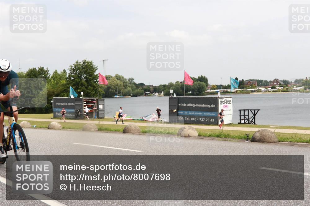 21.06.2025 - 27. Vierlanden-Triathlon H.Heesch http://msf.ph/oto/8007698 15.06.2025 12:02:18 Radfahren 656, 730, 800 meine-sportfotos.de