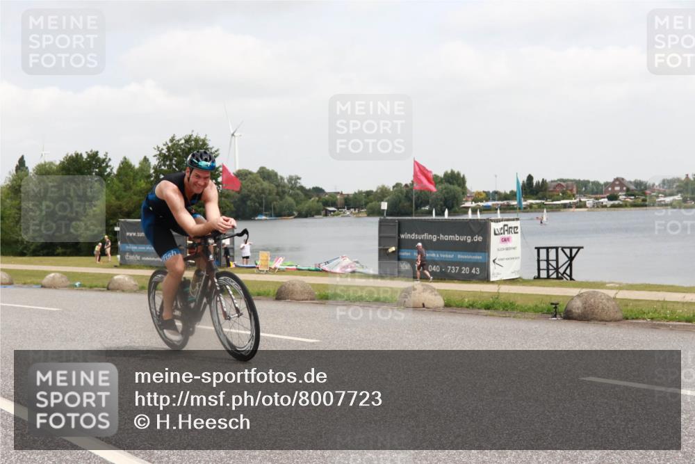 21.06.2025 - 27. Vierlanden-Triathlon H.Heesch http://msf.ph/oto/8007723 15.06.2025 12:10:34 Radfahren 654, 707, 917 meine-sportfotos.de