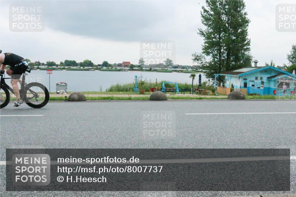 21.06.2025 - 27. Vierlanden-Triathlon H.Heesch http://msf.ph/oto/8007737 15.06.2025 13:26:03 Radfahren 1101, 1266, 1272 meine-sportfotos.de