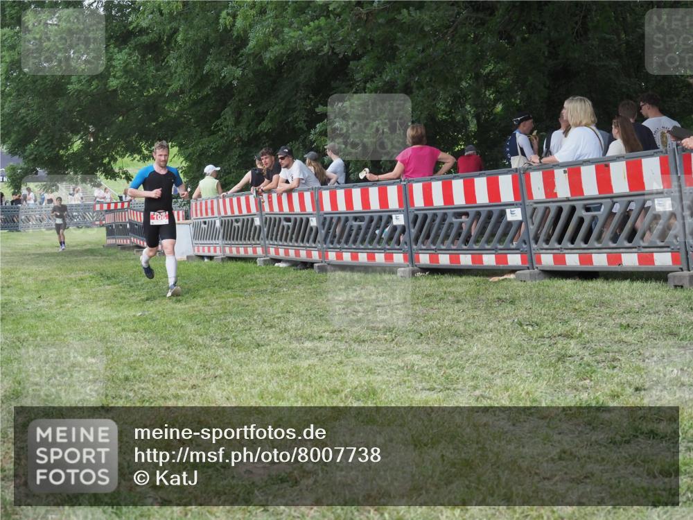 21.06.2025 - 27. Vierlanden-Triathlon KatJ http://msf.ph/oto/8007738 15.06.2025 13:01:06 Ziel 106 meine-sportfotos.de