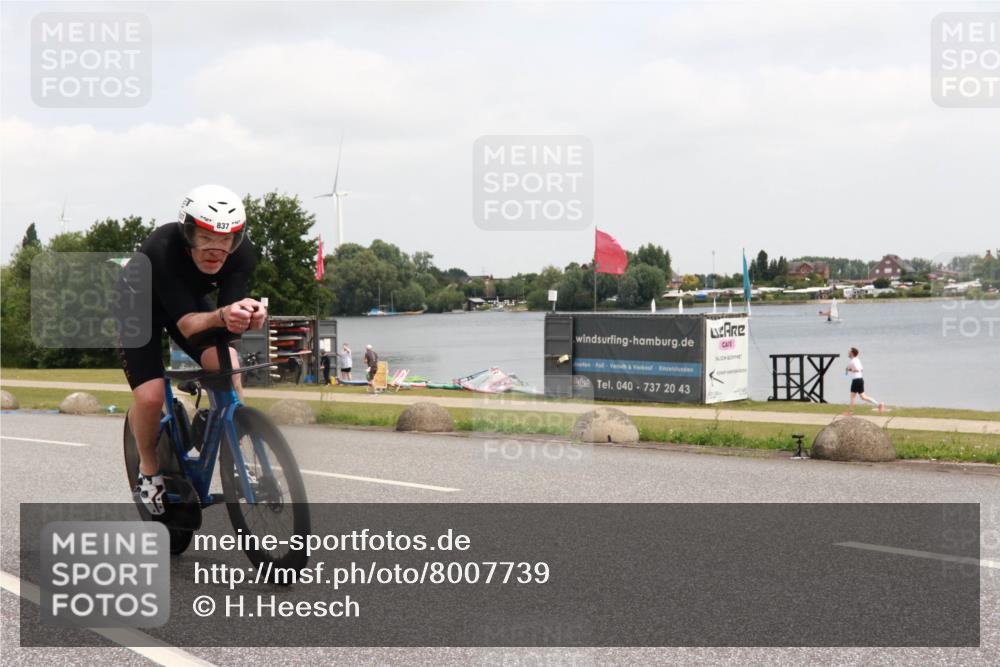 21.06.2025 - 27. Vierlanden-Triathlon H.Heesch http://msf.ph/oto/8007739 15.06.2025 12:10:40 Radfahren 654, 685, 837 meine-sportfotos.de