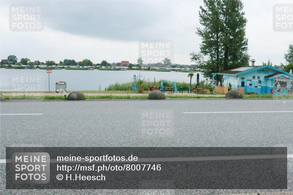 21.06.2025 - 27. Vierlanden-Triathlon H.Heesch http://msf.ph/oto/8007746 15.06.2025 13:26:03 Radfahren 1101, 1266, 1272 meine-sportfotos.de