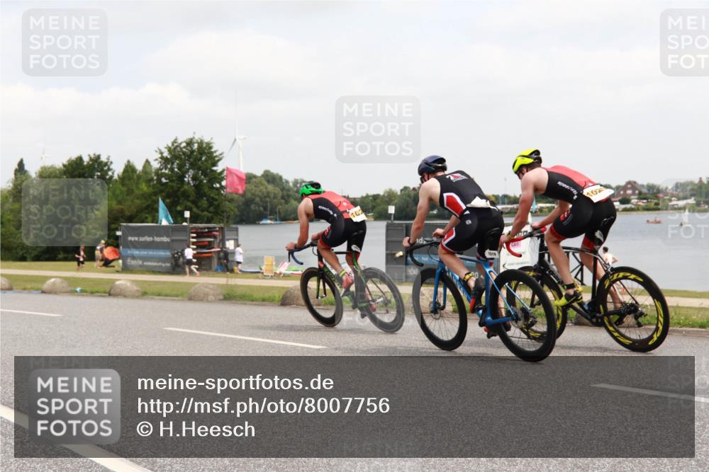 21.06.2025 - 27. Vierlanden-Triathlon H.Heesch http://msf.ph/oto/8007756 15.06.2025 12:10:52 Radfahren 933, 956, 1022 meine-sportfotos.de