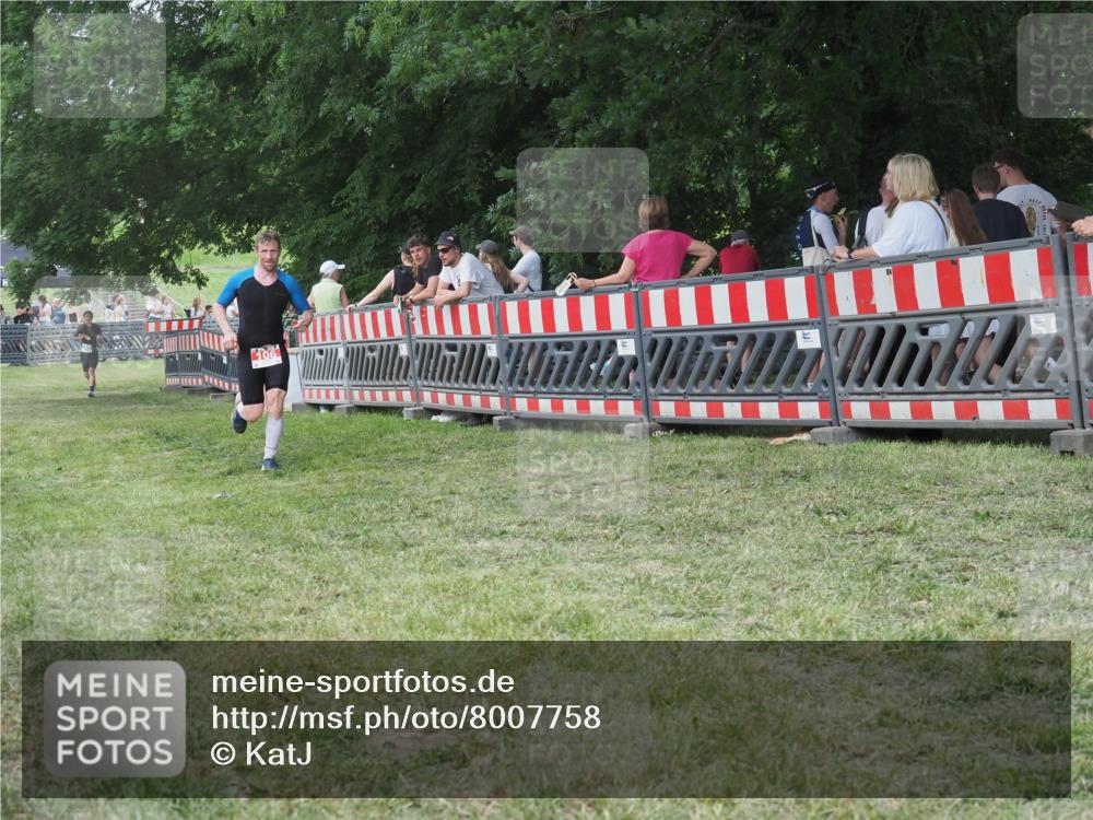 21.06.2025 - 27. Vierlanden-Triathlon KatJ http://msf.ph/oto/8007758 15.06.2025 13:01:06 Ziel 106 meine-sportfotos.de