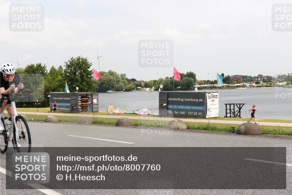 21.06.2025 - 27. Vierlanden-Triathlon H.Heesch http://msf.ph/oto/8007760 15.06.2025 12:02:26 Radfahren 800, 878, 936 meine-sportfotos.de