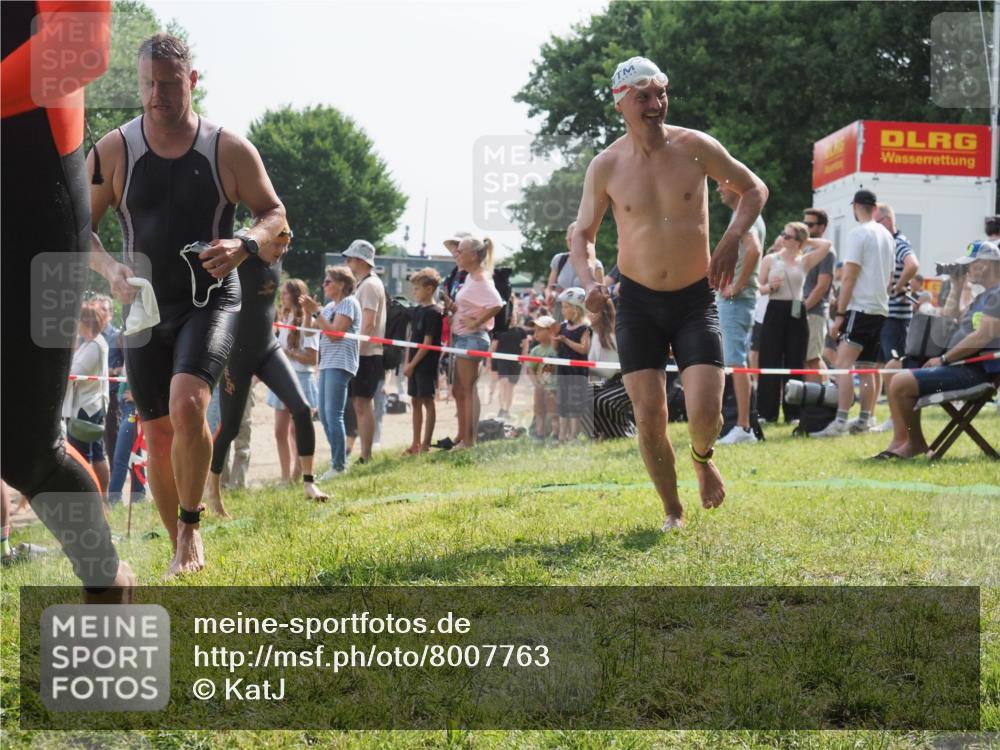 15.06.2025 - 27. Vierlanden-Triathlon KatJ http://msf.ph/oto/8007763 15.06.2025 10:06:18 Schwimmen 369, 370, 381, 418, 447, 448, 455 meine-sportfotos.de